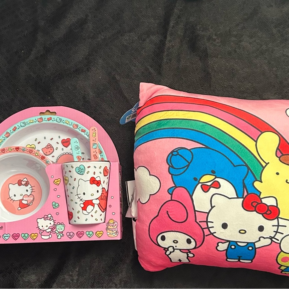 HELLO KITTY Kid's 5 Piece Dinnerware Set - and travel pillow
